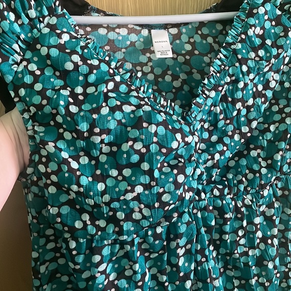Merona | blue/teal dot sleeveless v neck blouse | size L - Picture 6 of 7